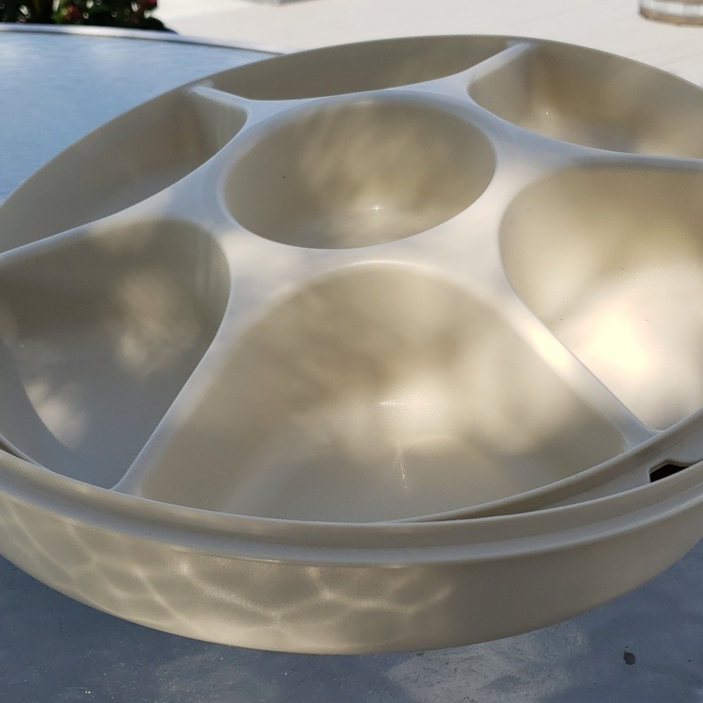 Vintage Tupperware LARGE 2-pc Veggie/Chip & Dip Serving Tray 7 Comp. with Lid - Picture 3 of 10